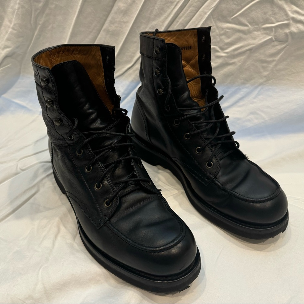 Black leather Gucci boots